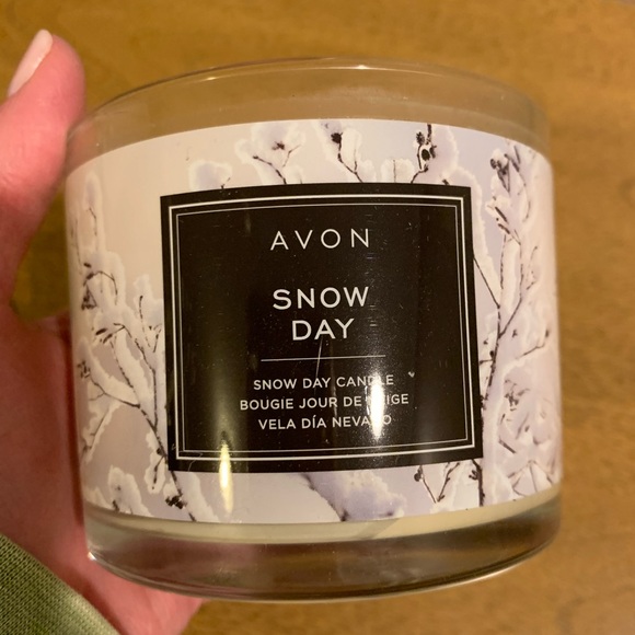 Snow Day 3-Wick Candle, Glass Jar, New In Box - Picture 8 of 12
